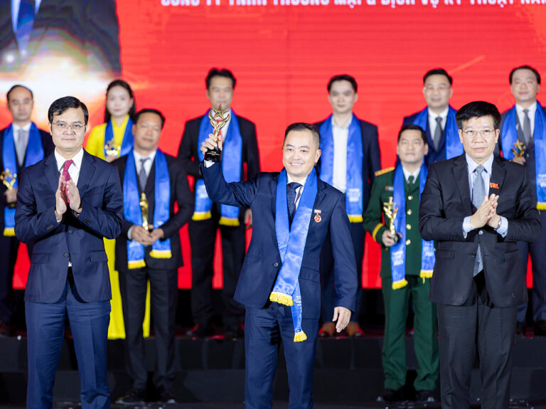 Tổng giám đốc Nam Phát NPE Group nhận giải thưởng Sao Đỏ